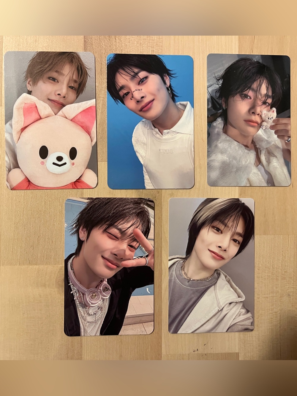 Set of 5 OFFICIAL I.N of Stray Kids (set # 4) photocards